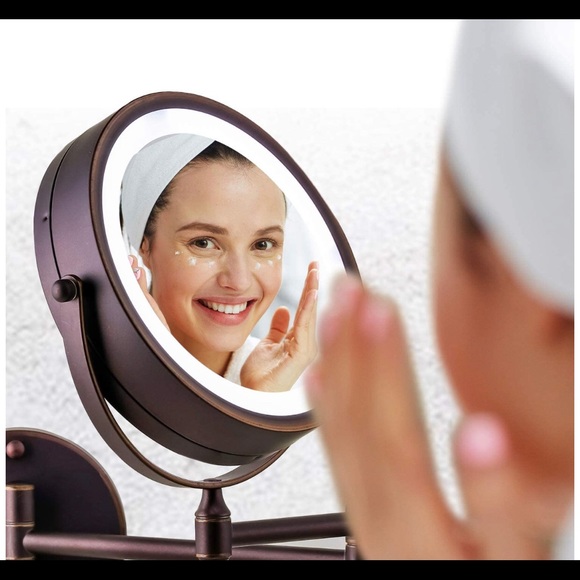 Magnifying Mirror - Picture 7 of 7